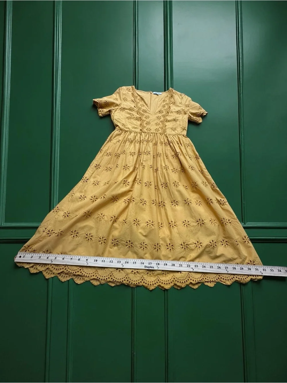 Madewell Cotton Eyelet Midi Dress. 
Burnt Mustard Yellow. Size: 4 - Picture 7 of 9